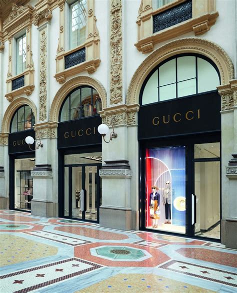 negozio gucci milano|rivenditori gucci a milano.